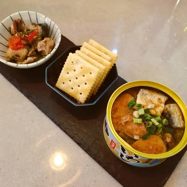 秋刀魚橄欖油漬($35)、沙甸魚味噌煮($49)