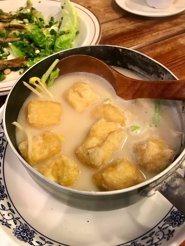 以蝦膠釀豆卜真是一絕，湯也鮮甜