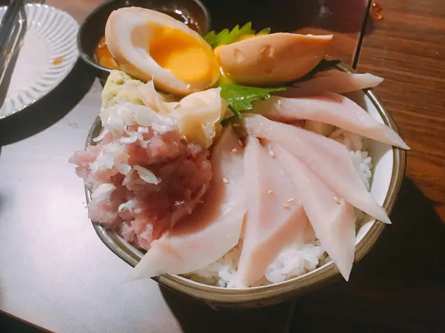劍魚腩蔥拖羅爆丼