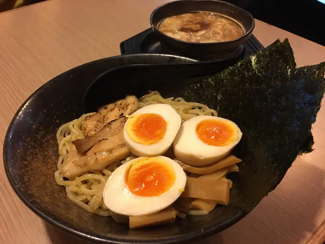 另加半熟蛋  &  紫菜