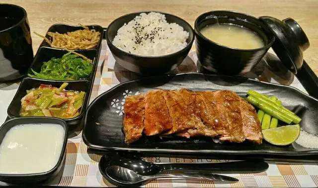 岩鹽牛排定食
