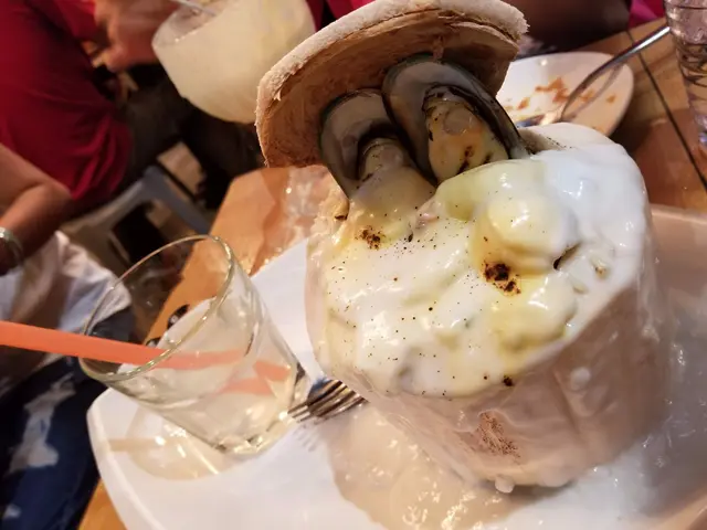 溶岩椰青海鮮焗飯