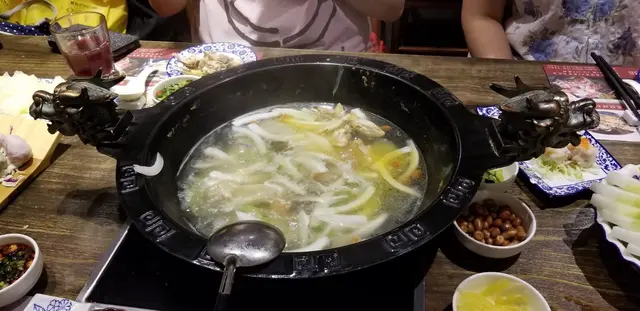 愛新國羅特色椰子雞鍋