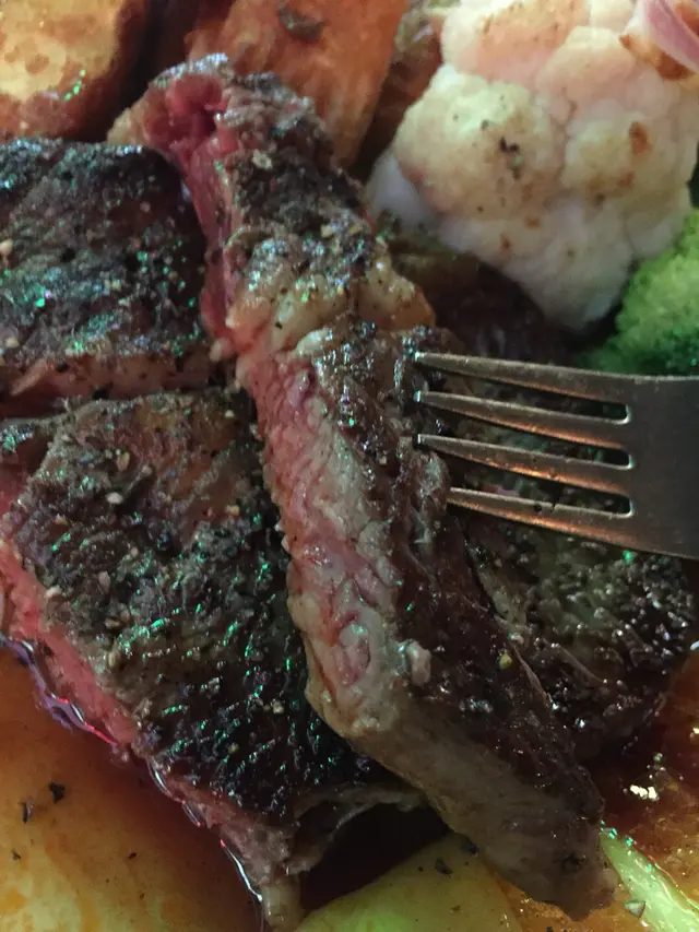 紐西蘭肉眼扒配焦糖菠蘿