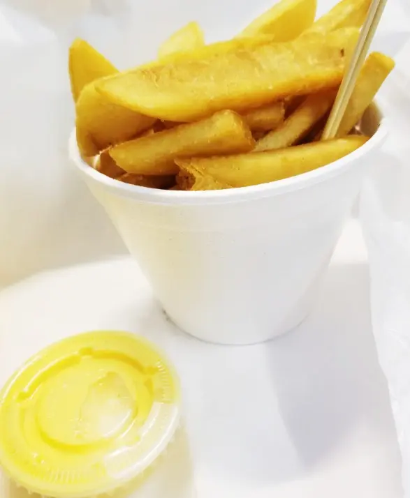 炸薯條配芝士醬