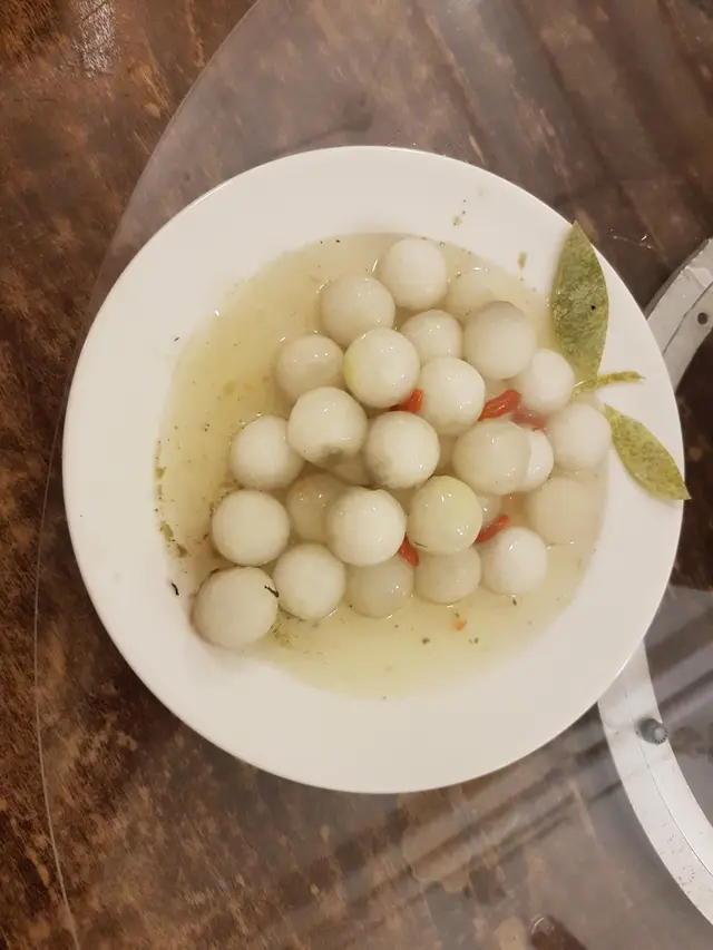 冬瓜包欖菜，外貌出眾，味道清淡，加入瑤柱/金華火腿味道更佳。