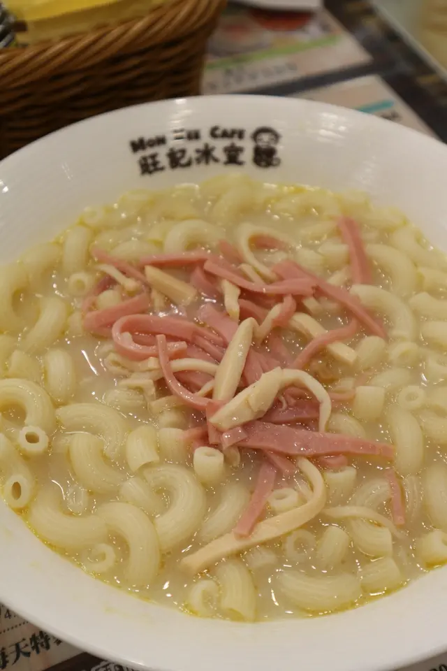 鮮忌廉雞湯鮑魚火腿絲通粉