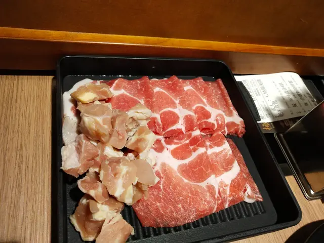 豬肉普通,雞係鞋口,好大雪味,真係食唔落