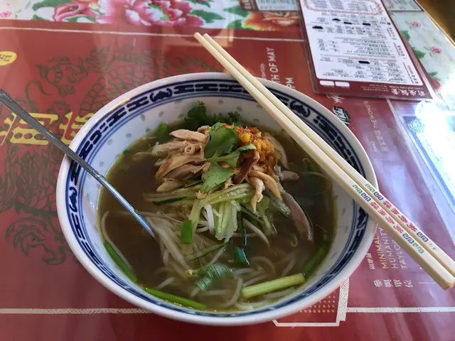 泰式手撕雞米線