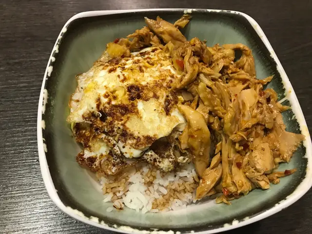 It  came  with  egg  shells  at  no  cost!