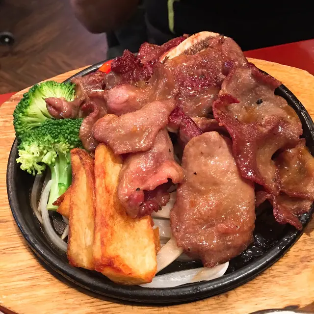 鐵板牛肋骨及牛舌