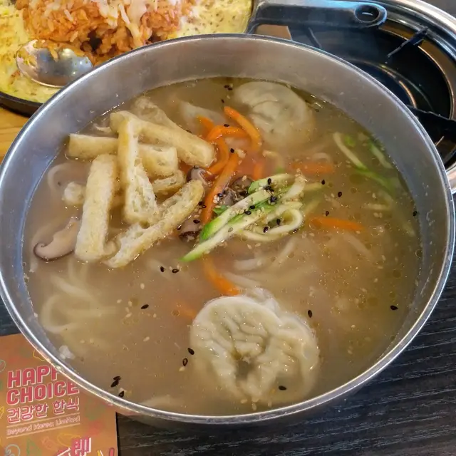 韓式豬肉餃子刀削麵