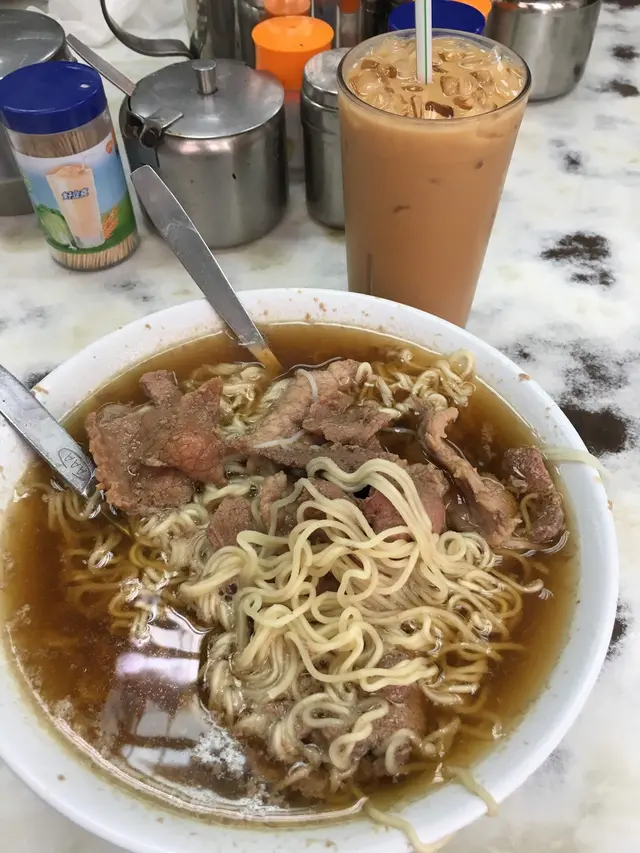 豬潤牛肉麵