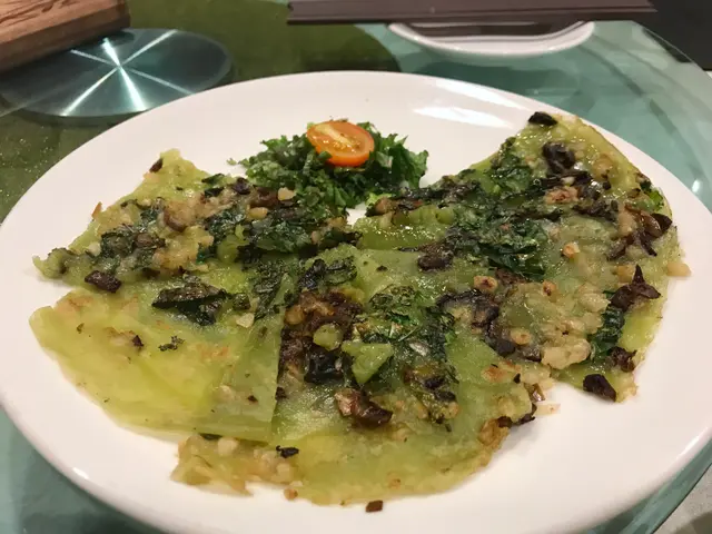 羽衣甘藍及牛肝菌薄罉