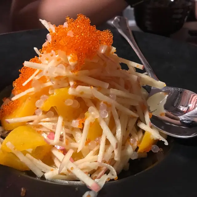 用蘋果，蜜桃及西米露加上魚子製成，味道比較清香，是一個不錯的開胃菜