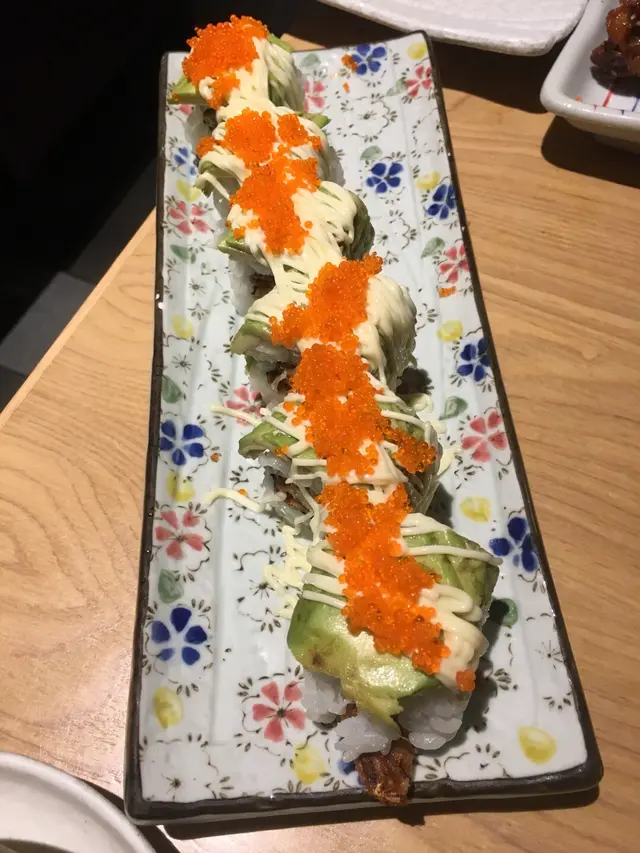 牛油果軟殼蟹卷