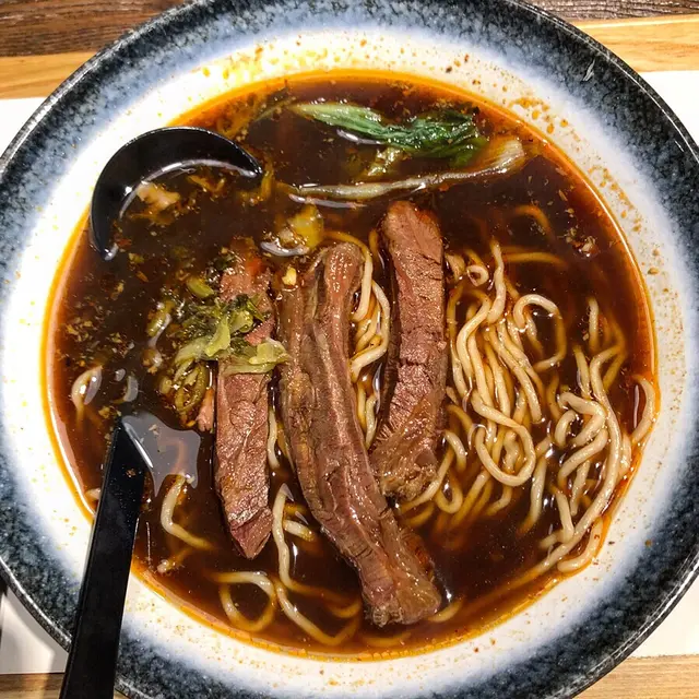 麻辣大塊牛肉麵