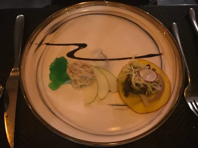 Starter：阿拉斯加蟹肉青蘋果柚子沙律配日本青森蘋果JELLY