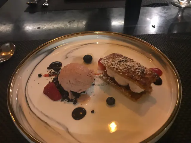 Dessert：韓國士多啤梨拿坡崙配士多啤梨雪糕