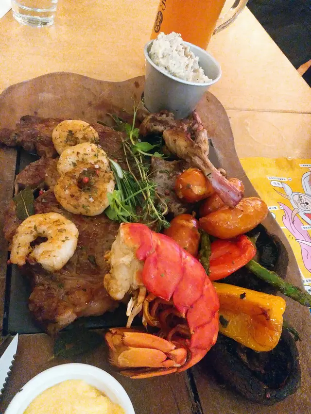 龍蝦海鮮牛扒羊架主菜