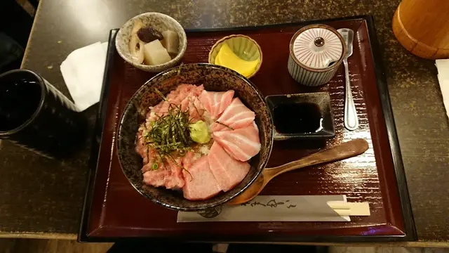  讚好    分享 藍鰭吞拿魚大腩&魚腩蓉丼定食