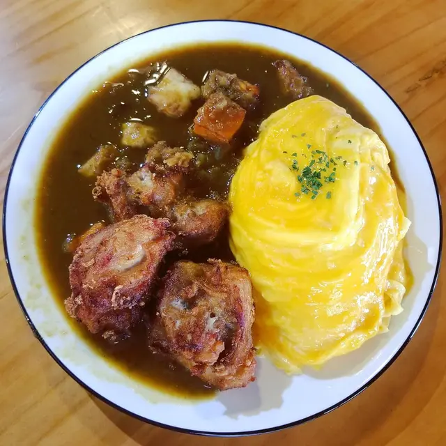 咖哩唐揚雞扒蛋包飯