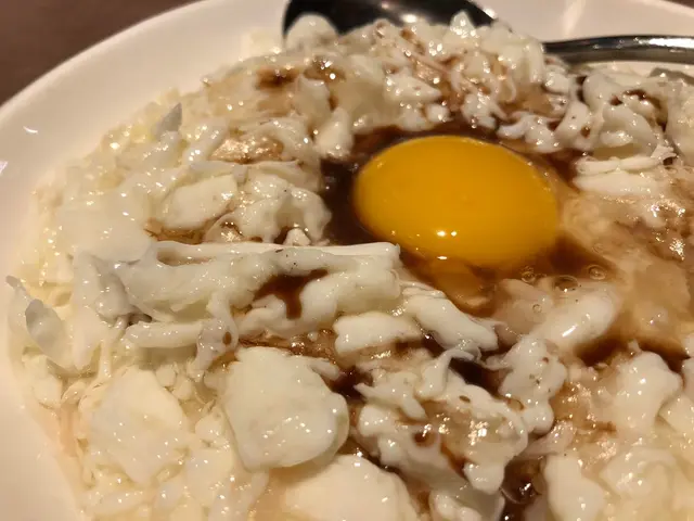 軟滑嘅蛋白加上魚肉，很像蟹肉嘅口感呢～
加上蛋黃和瑤柱絲， 入口滑溜，鹹香鮮味～