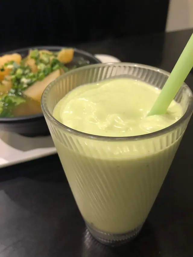 沙冰打得超滑身，整杯都沒有碎冰或冰粒，
每一口都好creamy，
牛油果味都幾突出