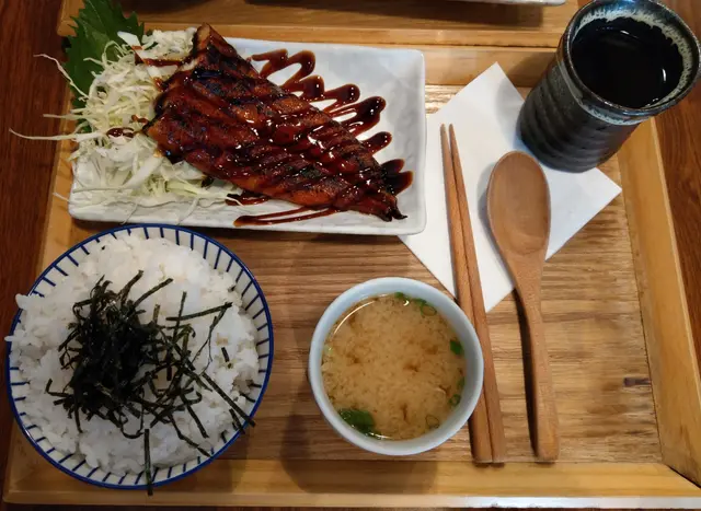 鰻魚好肥美,如果個飯有d汁會更好,食落無咁乾
