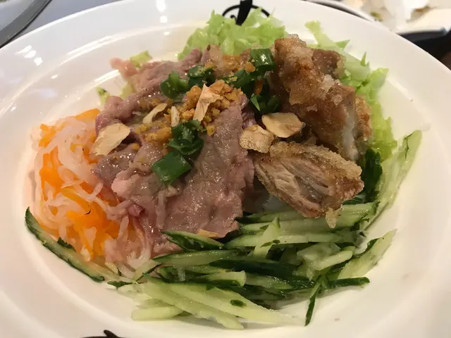 火炙薄燒燒牛肉拼脆雞檬