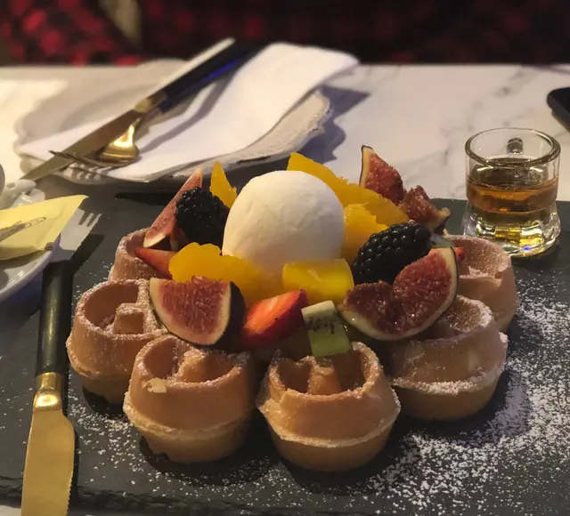 五彩賓紛, Well presented! 喜歡外脆內軟的口感加上不過於甜的蜂蜜.