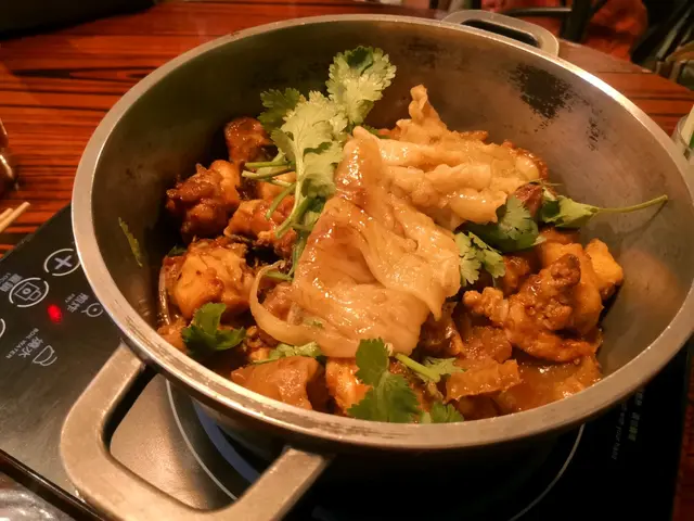 豪華花膠麻辣雞煲