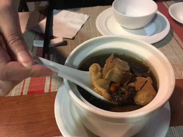 花膠烏雞香菇燉湯