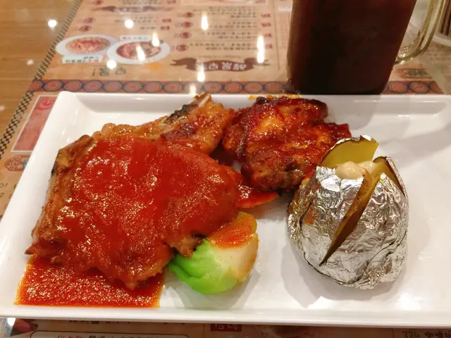 水牛雞翼伴厚切豬扒配焗薯