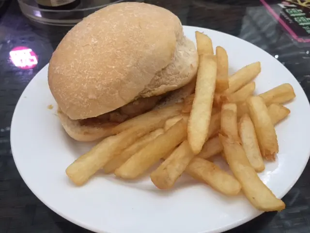 香脆豬扒包拼薯條