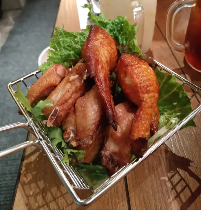 忌廉芝士蘑菇雞翼拼泰皇單骨雞翼