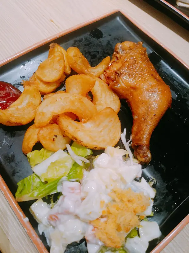 泰皇鹵水雞脾配特式沙律薯角