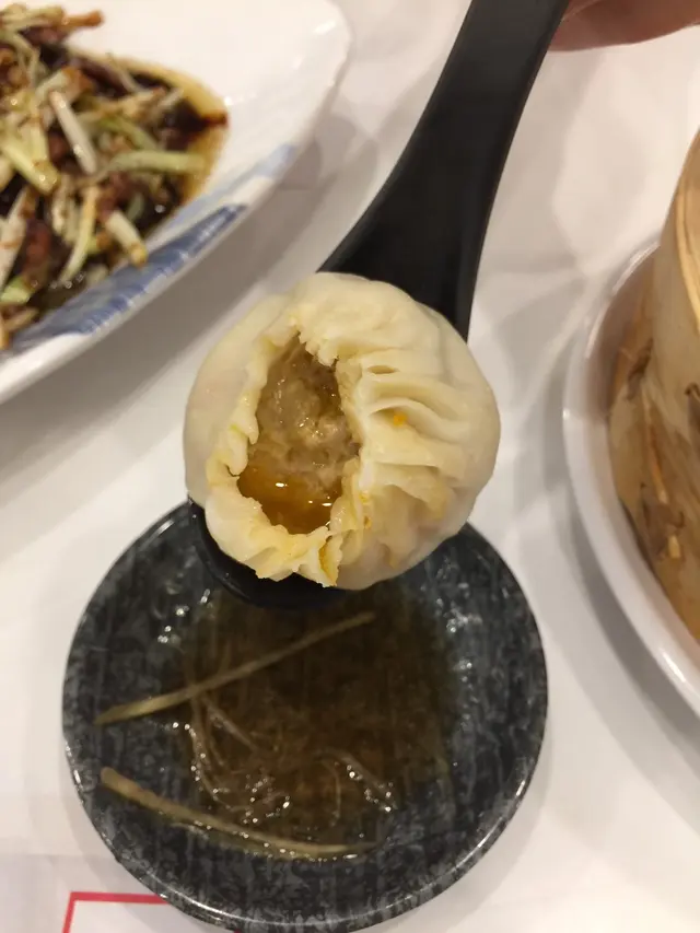 蟹粉小籠包