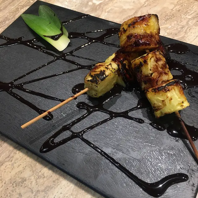 烤菠蘿配朱古力醬