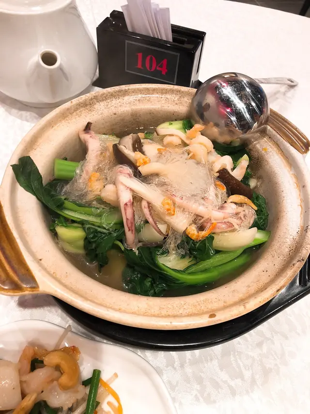 海皇雜菜煲，呢個比起其他遜色左D