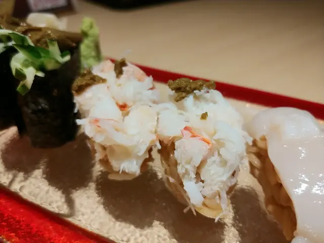 松葉蟹腳壽司 $68