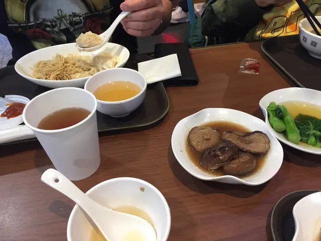 食物全部凍冰冰，湯有腥臭味！black  list!