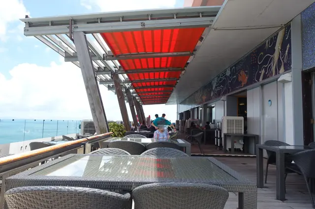 大多數餐枱為室外，涼風送爽！