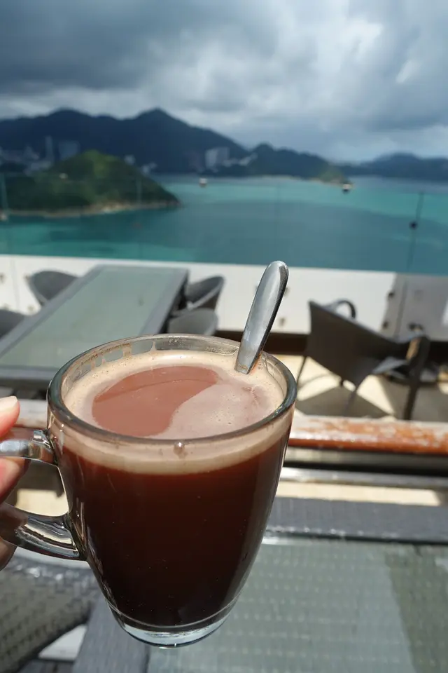 質感很稀溜溜的，似是朱古力加水，毫不美味可言！
