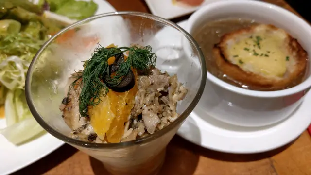 感覺幾特別, 雞柳橙肉蘿蔔絲撈埋一齊凍食都幾夾, 不過未算好高質