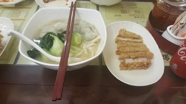 菜膽雲吞排骨面