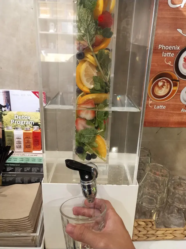 咖啡店有自家製天然維他命水，增加維他命B和C，記得試吓！