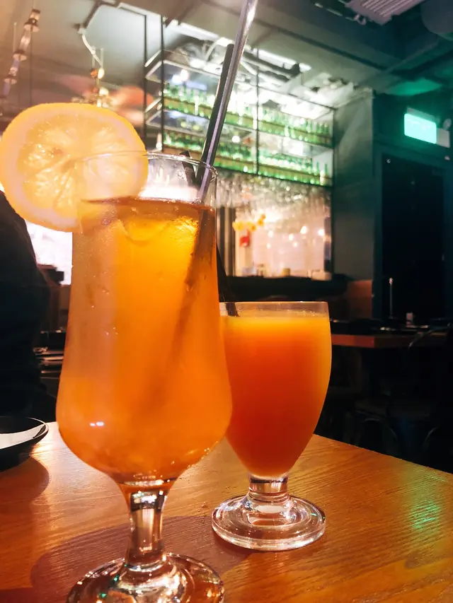 蜜桃汁與蜂蜜檸檬綠茶