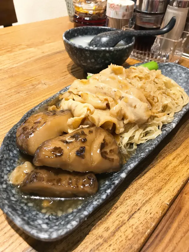 招牌花膠蠔汁撈麵