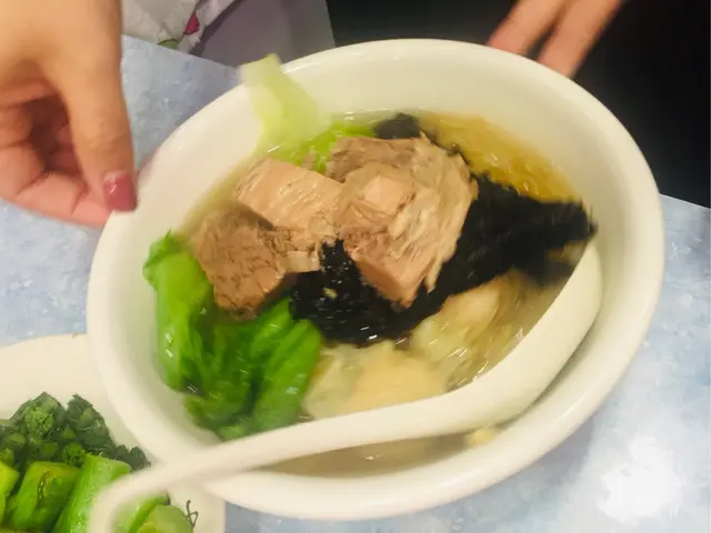 清湯腩雲吞紫菜麵